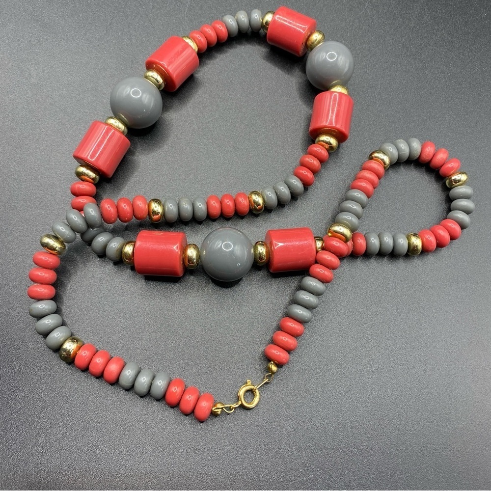 Vintage Gray & Pink Lucite Beads Necklace